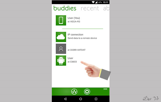 Tại giao diện ứng dụng sẽ hiển thị các thiết bị đang sử dụng Dukto, bạn chọn thiết bị mà bạn muốn chia sẻ file.